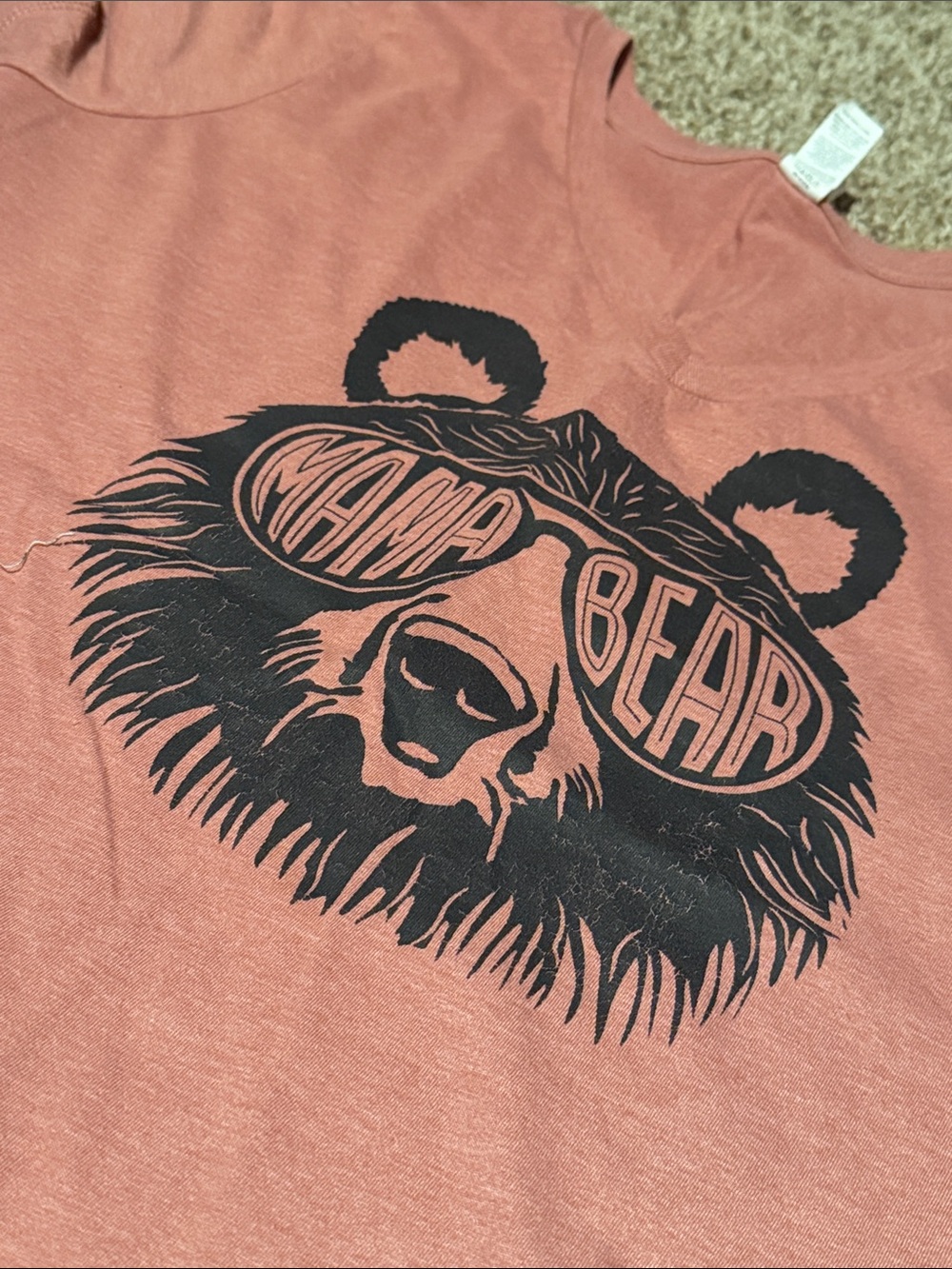 Adorable Mama Bear v-neck tee (XL) - EUC!